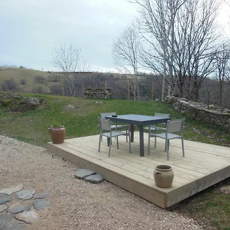 Vakantiehuis Maison De Caractere Au Coeur Des Volcans D'auvergne, Terrasse, Cheminee, Animaux Acceptes - Fr-1-742-534 Saint-Clément
