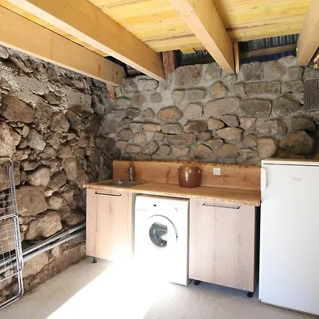Maison De Caractere Au Coeur Des Volcans D'auvergne, Terrasse, Cheminee, Animaux Acceptes - Fr-1-742-534 Vakantiehuis Saint-Clément