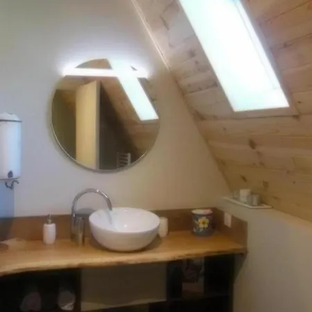 Vakantiehuis Maison De Caractere Au Coeur Des Volcans D'auvergne, Terrasse, Cheminee, Animaux Acceptes - Fr-1-742-534