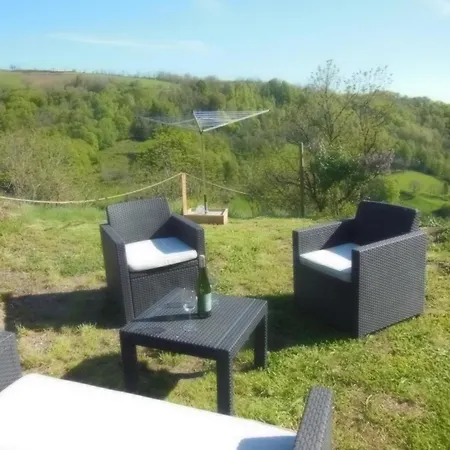Vakantiehuis Maison De Caractere Au Coeur Des Volcans D'auvergne, Terrasse, Cheminee, Animaux Acceptes - Fr-1-742-534 Saint-Clément